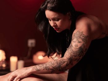 Tami Bhavani fazendo Massagem Tântrica em Belo Horizonte no Espaço Mani